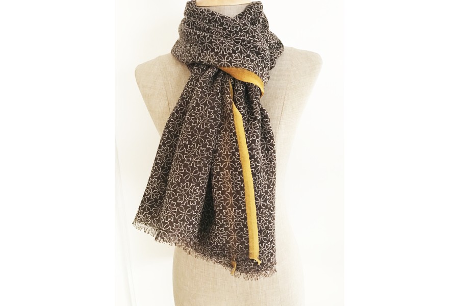 Écharpe Carrée à Motifs Vintage - Couleurs Marron/beige, Unisexe, Occasion