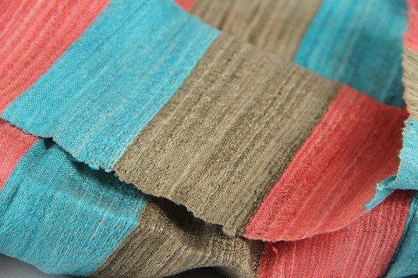 Foulard en soie Vang haï Foulard en soie Vang haï