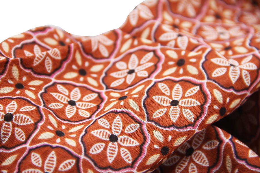 Cheap, cheap red scarf