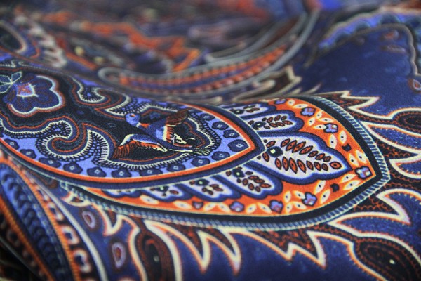 Foulard Vintage Femme – Fond Crème Avec Calligraphie Chinoise/Japonaise – Polyester, France