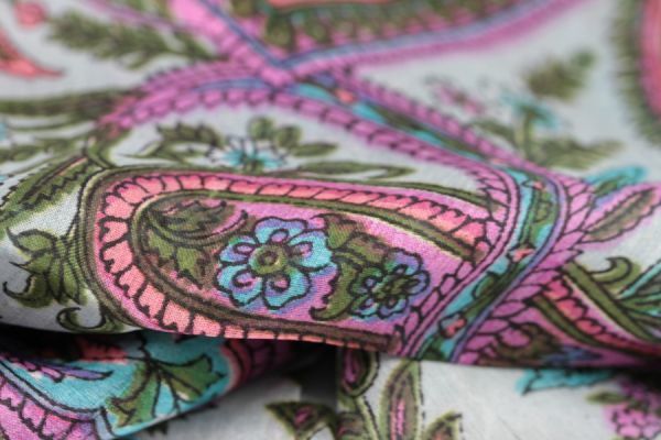 Silk square damsel Silk square damsel