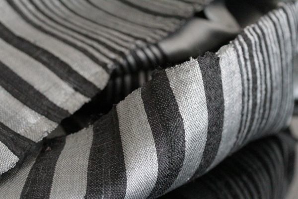 Étole en soie noire Étole en soie noire