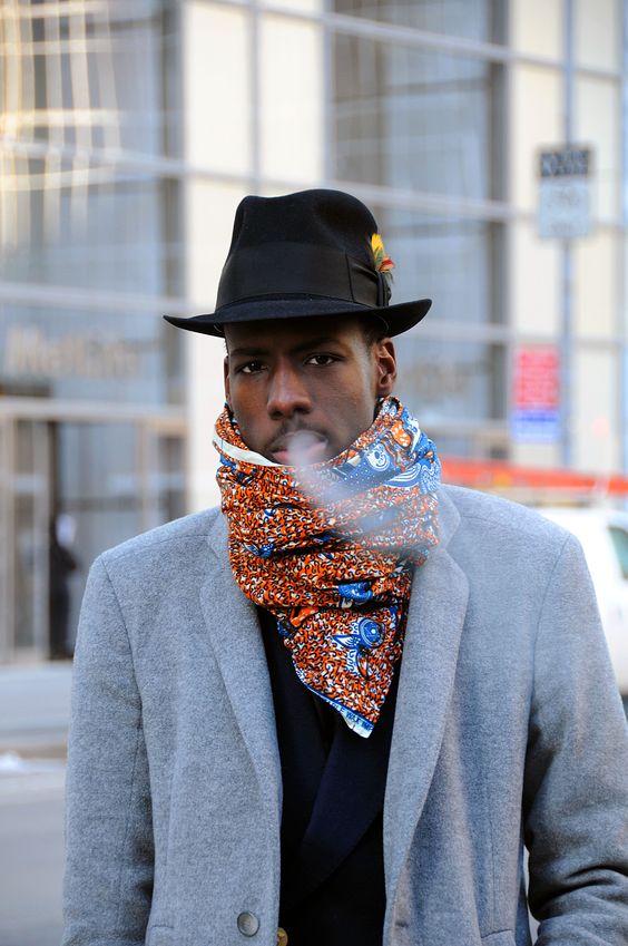 porter foulard carre homme