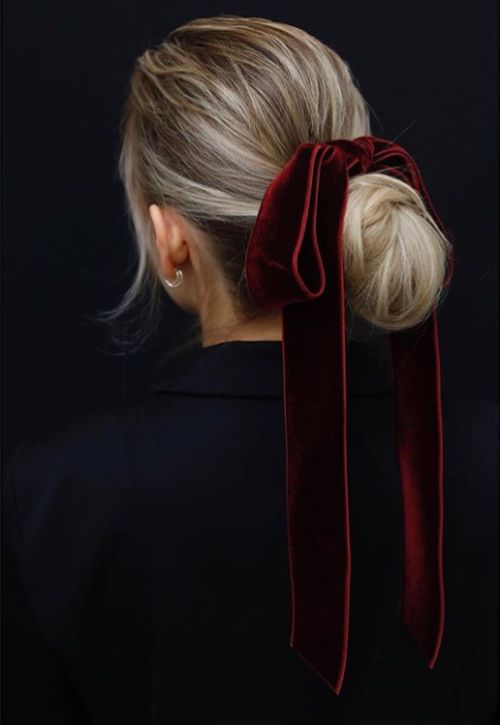 Accessoiriser ses cheveux- 28 idées de coiffure headband  Coiffure avec  foulard, Turban cheveux, Idées de coiffures